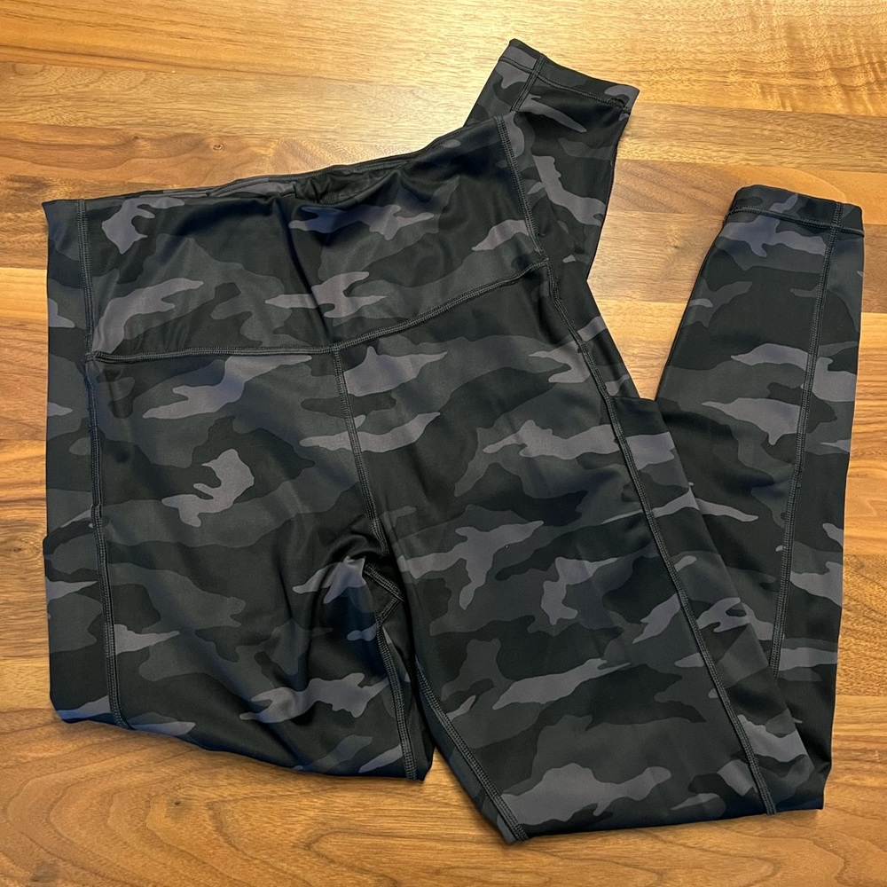 Athleta Ultimate Camo 7/8 Tight